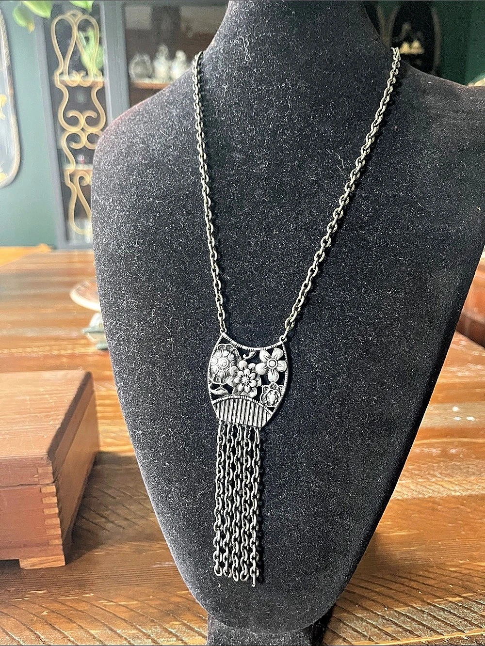 Vintage Sarah Coventry Canada Floral Silver Tone Chain Tassel Necklace Witchy